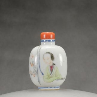 C6 An early qianjiang snuff bottle