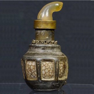 C9 An ex-Mongolian snuff bottle