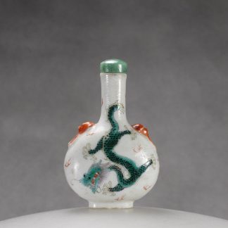 C4 A "famille verte" dragon snuff bottle