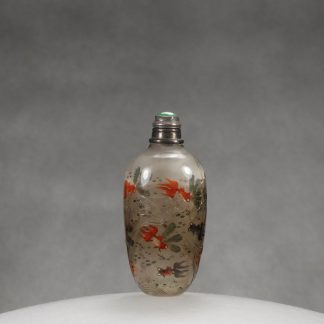 IP4 An inside painted quartz snuff bottle “Fishes in a pond”, Ye Zhongshan
