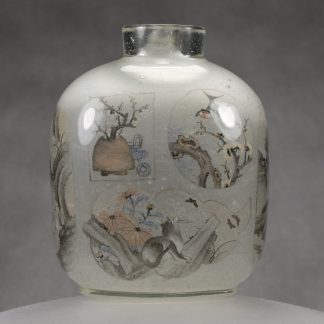 IP12 A pair of inside painted glass snuff bottles “Bapo style”, Yan Yutian