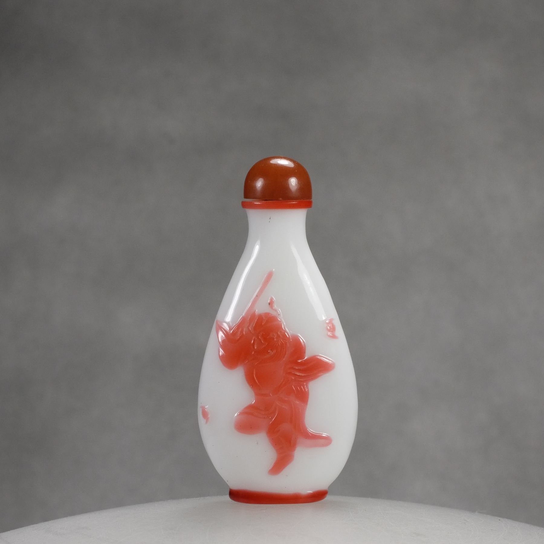 G4 A "Zhong Kui" Yangzhou school pink overlay glass snuff bottle - immagine 2