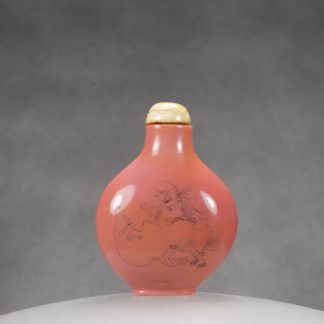 G35 A salmon-pink glass “Laughing Buddha and Sutra prayer” incised snuff bottle