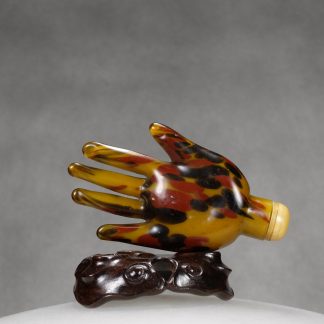 G6 A "Open hand" tortoiseshell splashed and layered glass snuff bottle