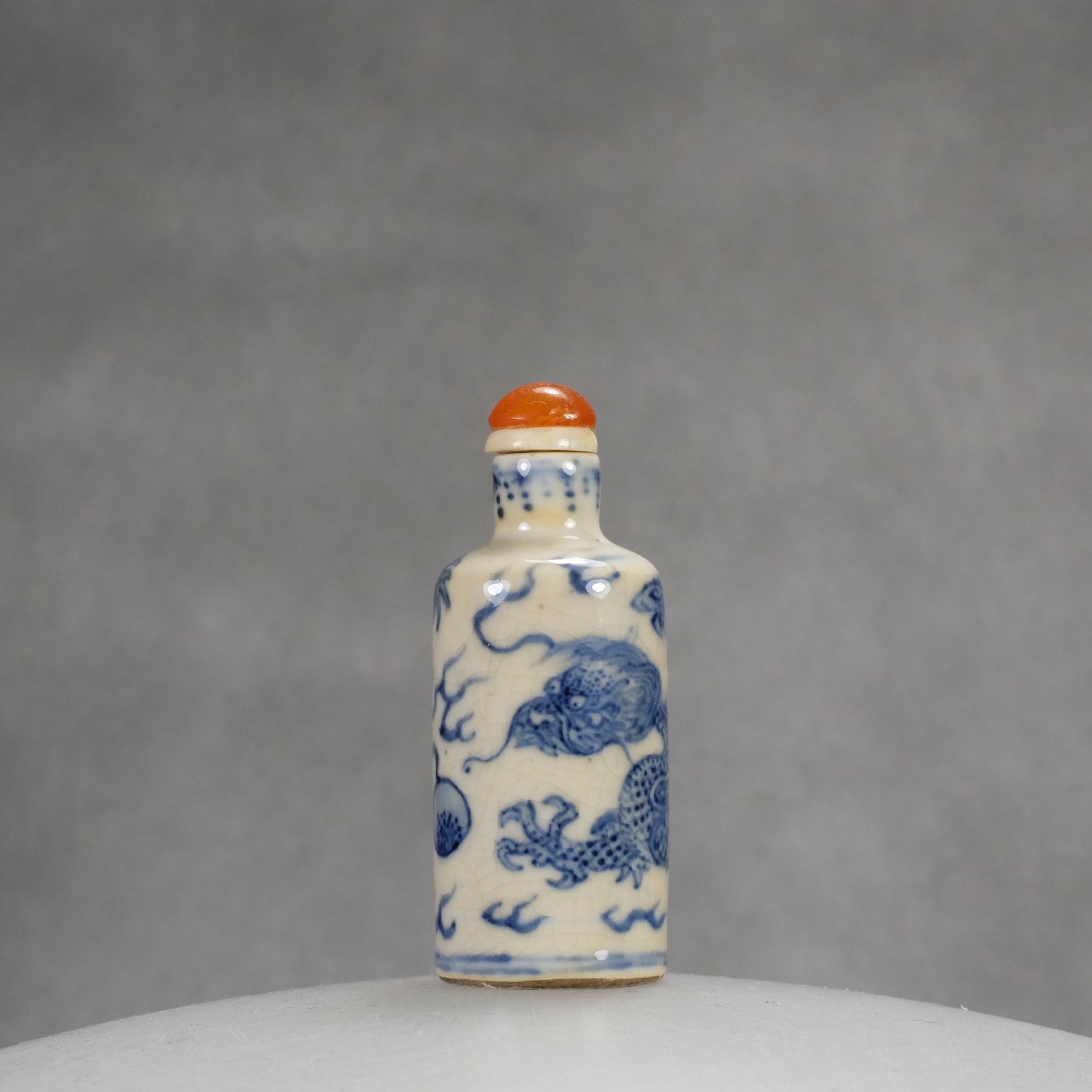 C41 A "Curious dragon" snuff bottle