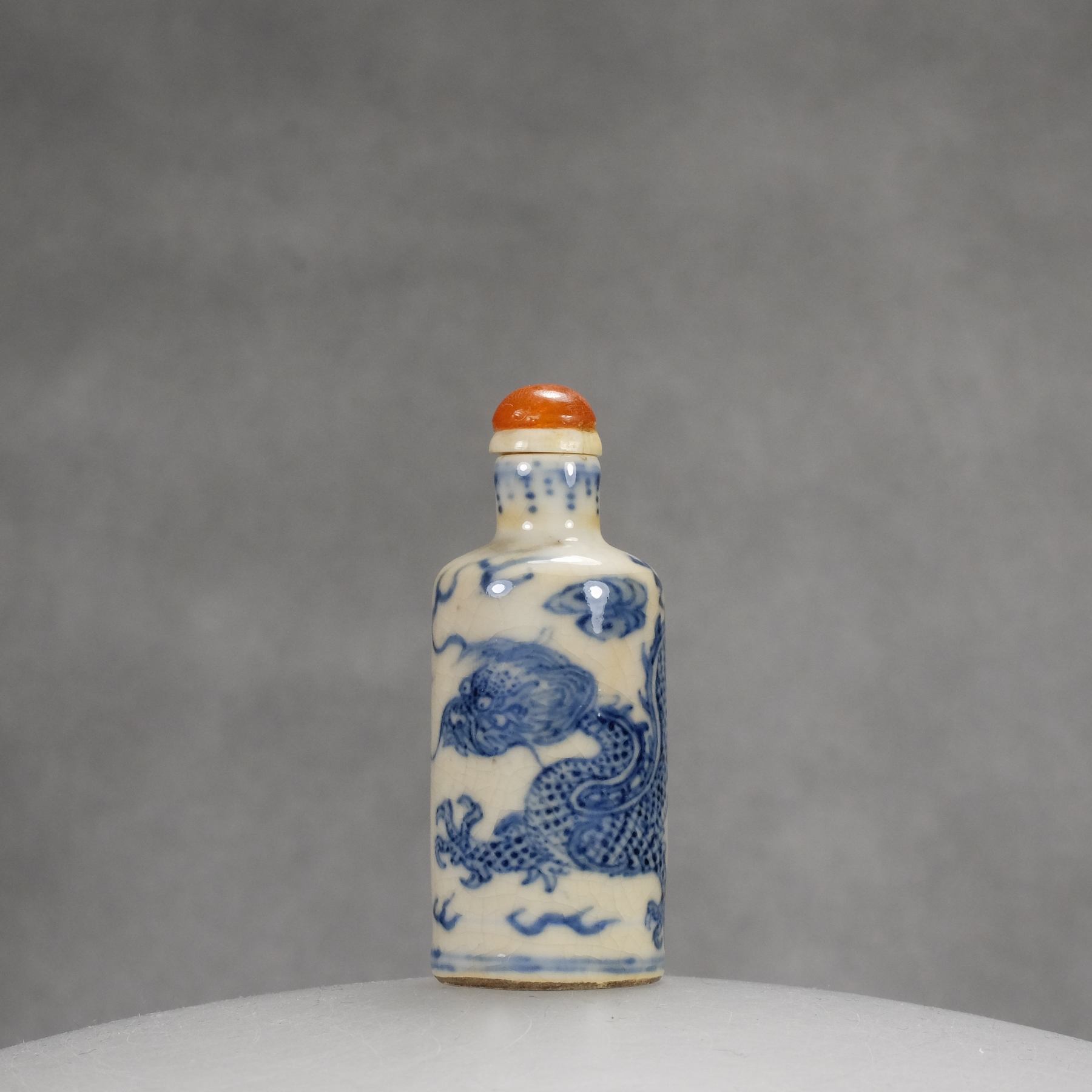 C41 A "Curious dragon" snuff bottle - immagine 2