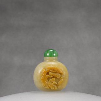 S2 A white and russet jade “Flute player” snuff bottle
