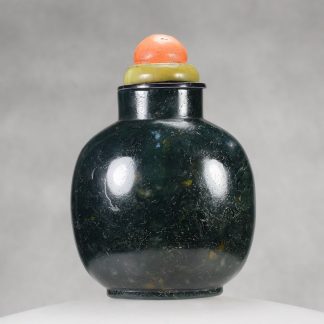 S1 A moss agate “Master” snuff bottle