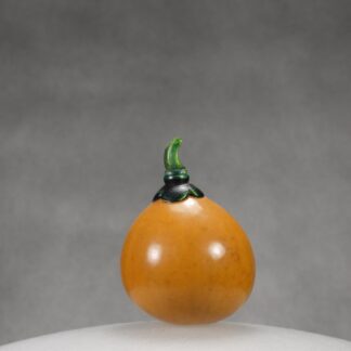O4 A natural round gourd snuff bottle
