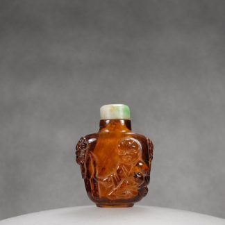 O12 An amber “Boy” snuff bottle
