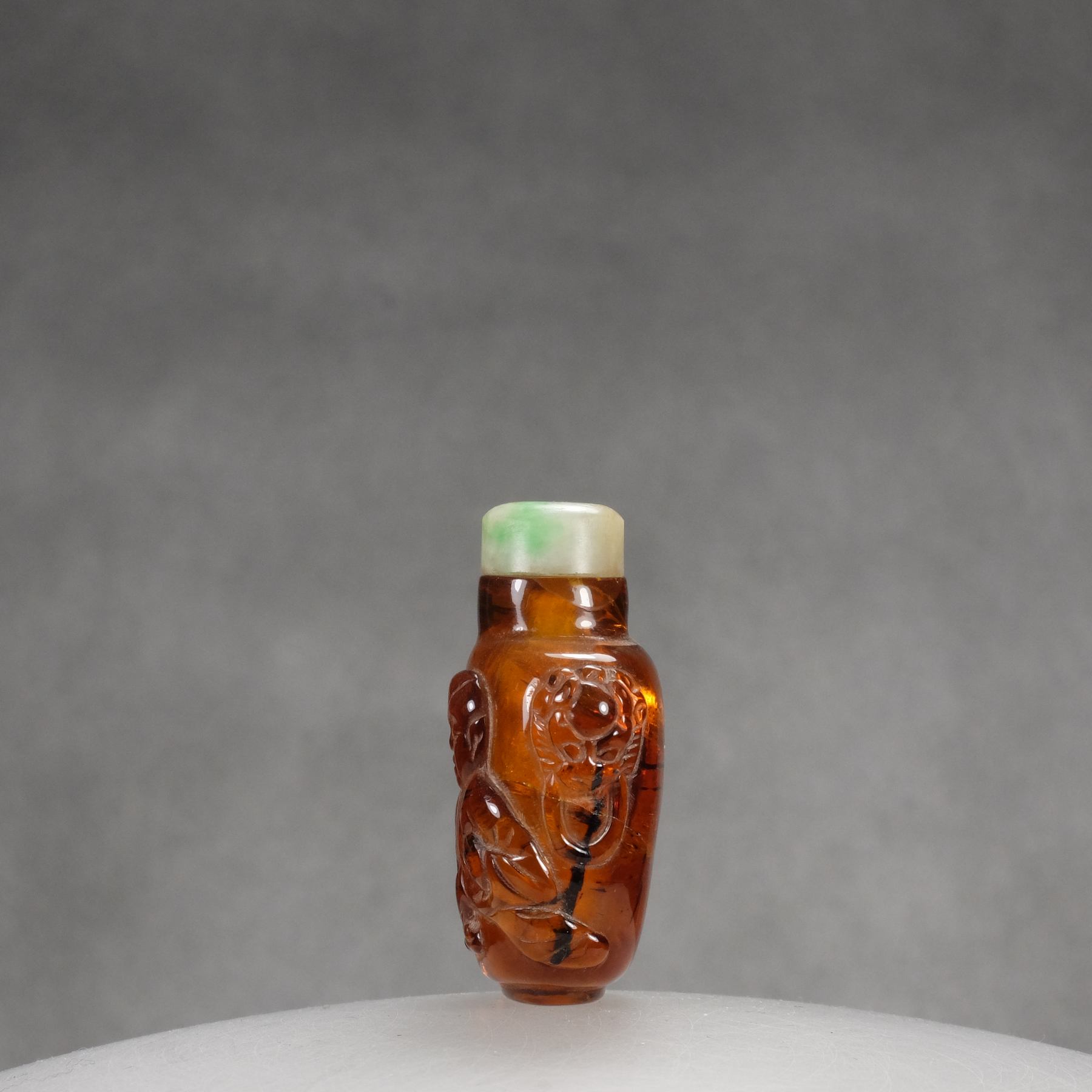 O12 An amber “Boy” snuff bottle - immagine 3