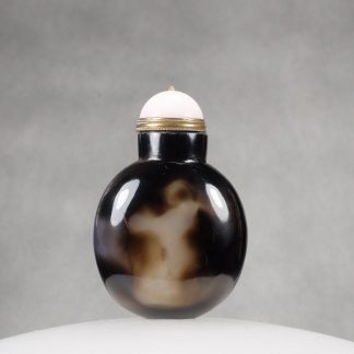 S46 A dark cloudy agate “Thunderstorm” snuff bottle