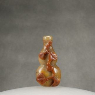 S47 A nephrite russet jade double gourd snuff bottle