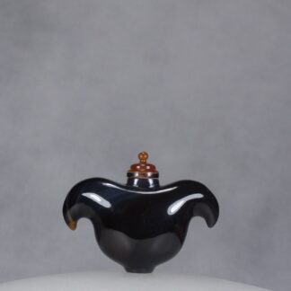 S71 A “Bat nut” agate snuff bottle